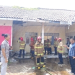 Kebakaran Gudang Wifi Dipadamkan Polsek Seltim Bersama Damkar Kota Cirebon