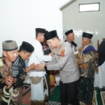Kapolres Cirebon Kota Jumat Keliling, Bangun Silaturahmi Bersama Warga di Masjid Nurul Jannah