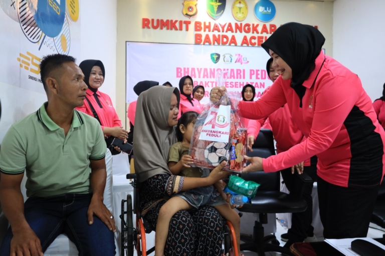 Bhakti Kesehatan Bhayangkari Layani 2.000 Warga Aceh Tamiang, 74 Nakes Turun Berikan Layanan Gratis