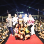 Warga Lampung Barat Bergoyang di Puncak HUT ke-35, Aura Tiga Bikin Lapangan Merdeka Bergemuruh
