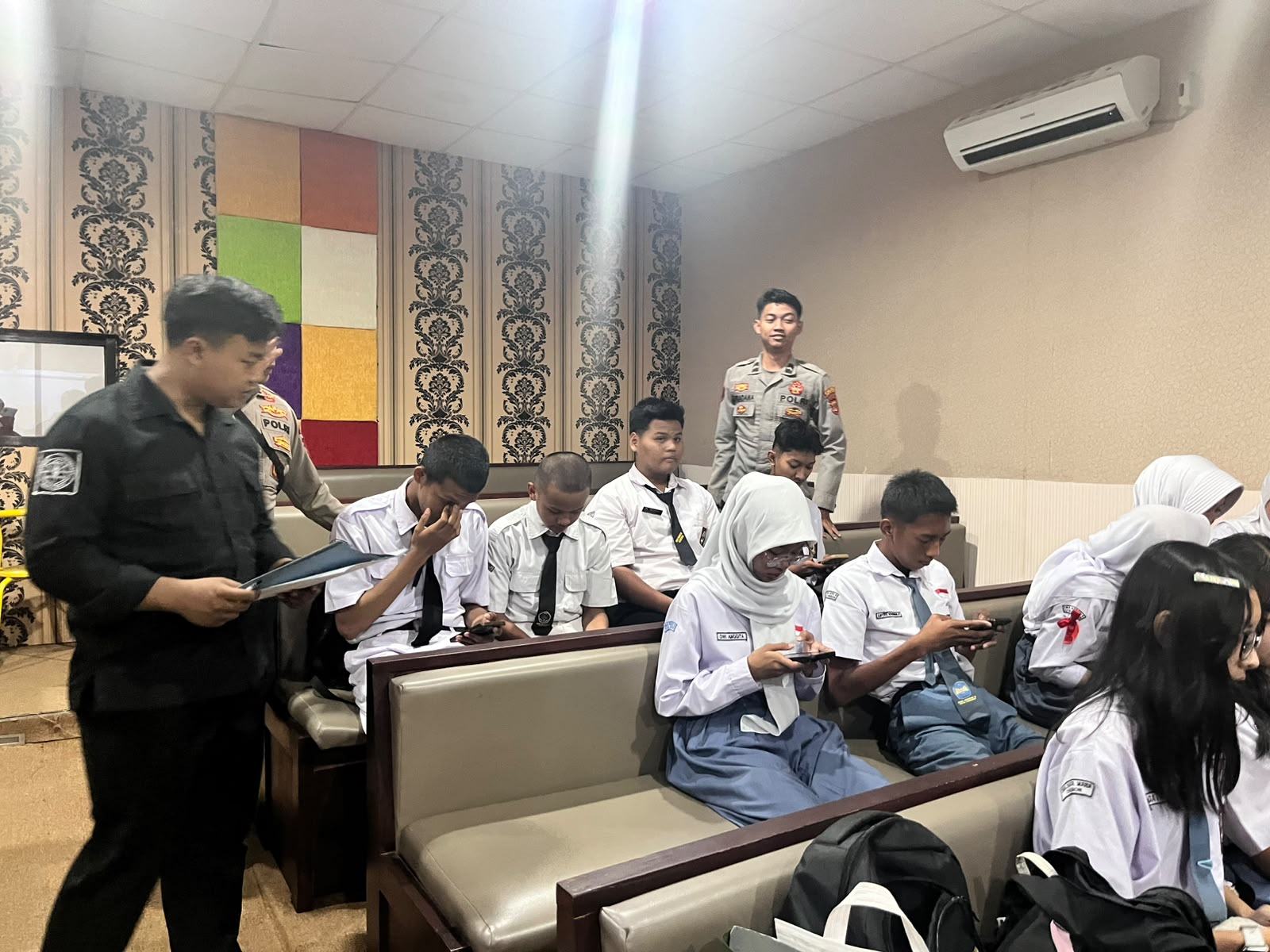 Program Paham AI Polres Cirebon Kota Bekali Pelajar Hadapi Ancaman Siber