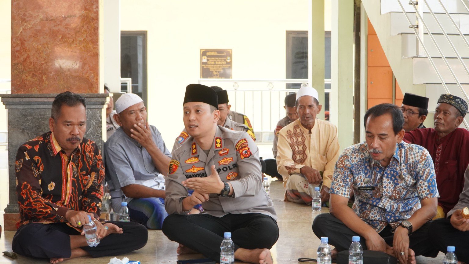 Jumat Keliling Kapolres Cirebon Kota Perkuat Silaturahmi dengan Warga Pilangsari