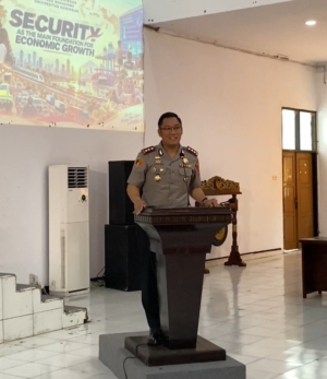 Kuliah Umum Kapolres Kuningan di Uniku Bahas Keamanan sebagai Fondasi Pertumbuhan Ekonomi